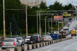 Пешеходный переход на правом съезде с моста временно закрыли