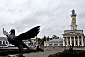 В Костроме установили памятник голубю