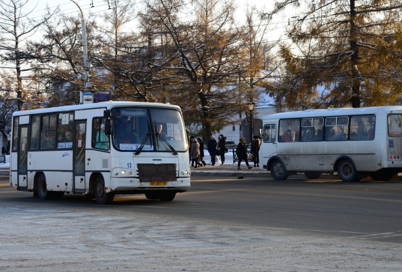 На 14 маршрутов городского общественного транспорта вышли дополнительные автобусы