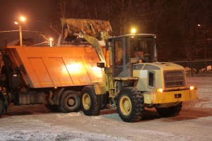 В Костроме продолжается борьба с мощным снегопадом